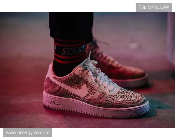 了解AG电玩像素球鞋的独特魅力，如何成为街头潮人必备的时尚单品